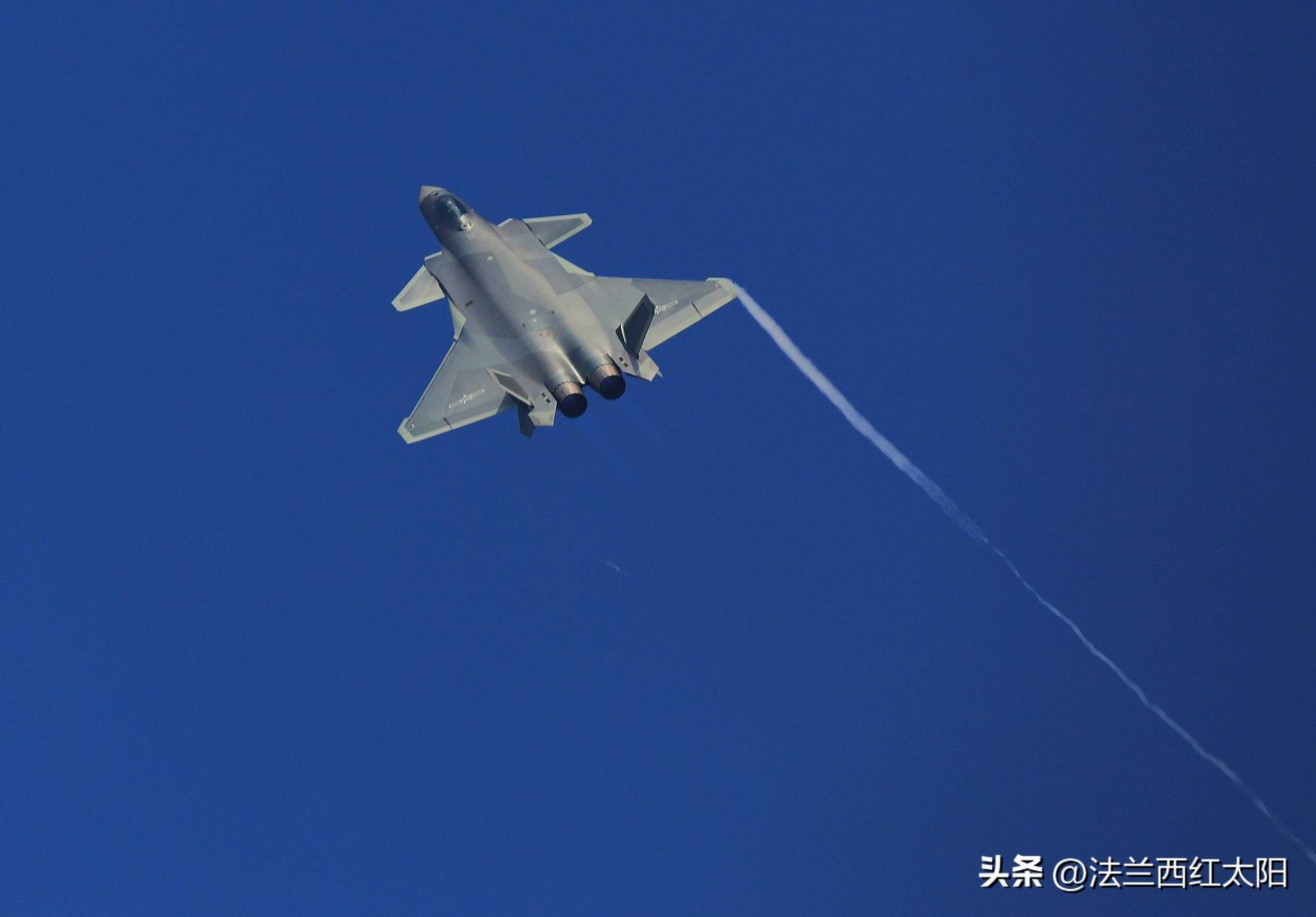 誉为东方隐形威龙的中国歼-20战斗机赏析mg不朽情缘游戏登录入口第五代战斗机：被(图4)